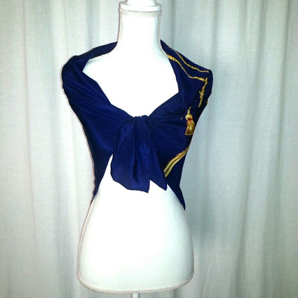 Scarf - Picture 2 of 6